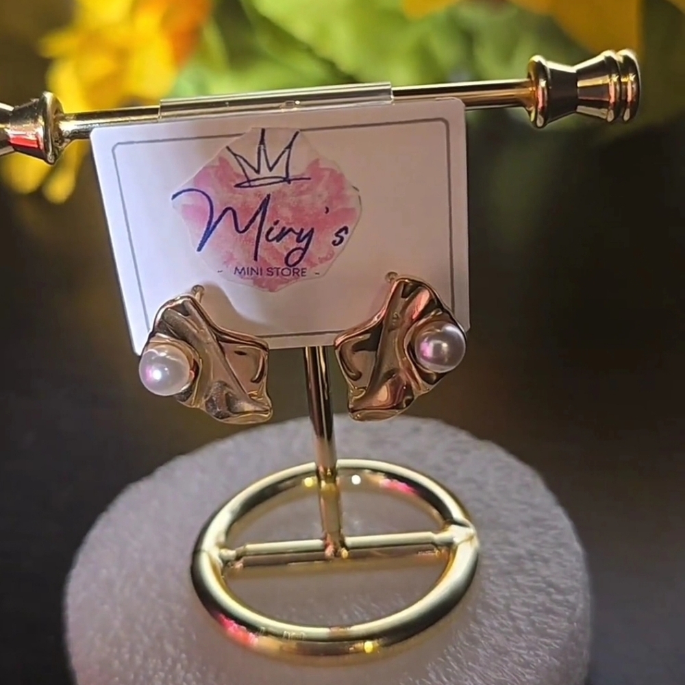 Beautiful earrings with pearl